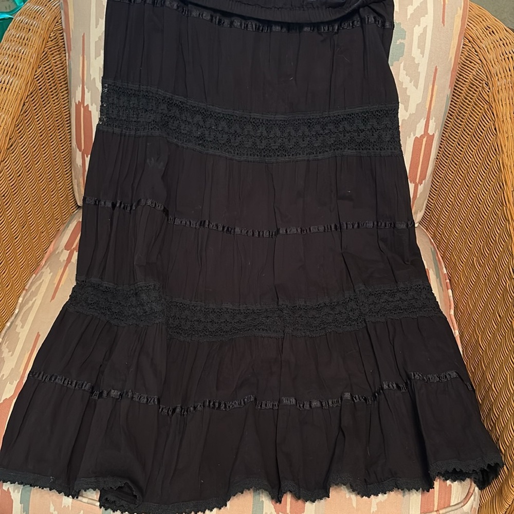 Cute black crinkle skirt. Size L. Wonderful comfortable condition. $15